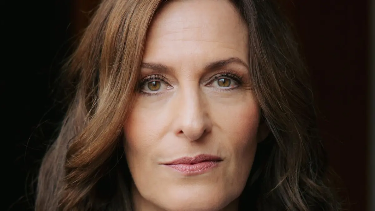 Katrin Flemming (Ulrike Frank) überrascht mit einer bösartigen Idee.