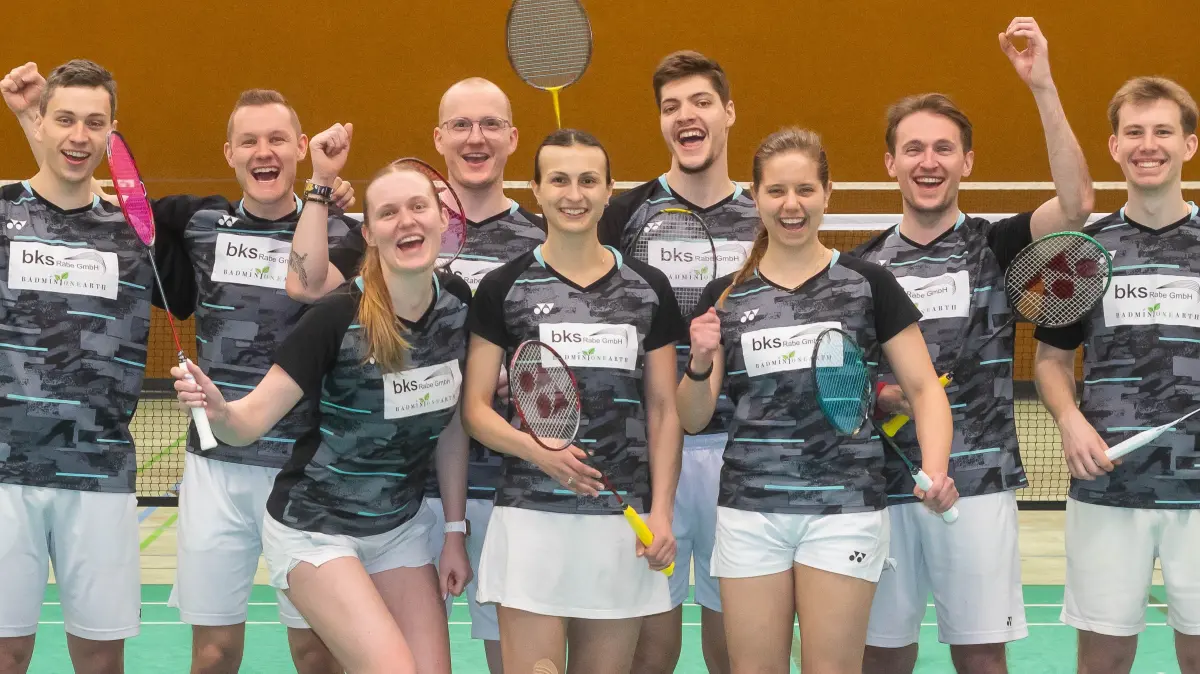 So seh’n Serienmeister aus: die Spvgg Mössingen mit (von links) Bent Julian Meyer, Martin Hähnel, Sofiia Malinina, Daniel Göricke, Natalya Voytsekh, Andrii Don, Nadja-Christine Reihle, Patrick Spahr und Vitalii Reva.