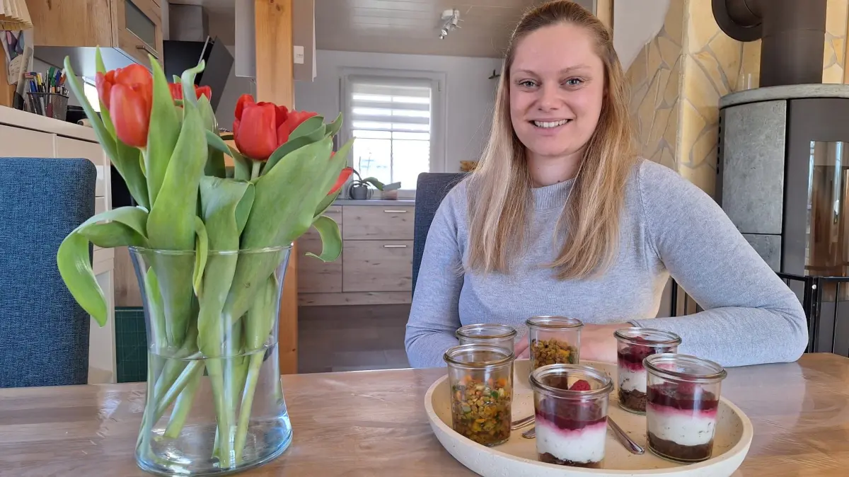 Von Wuppertal auf die Alb: Jana Meyer aus Dapfen lädt zum Probieren ein. Im Glas serviert sie Süßes und Herzhaftes.