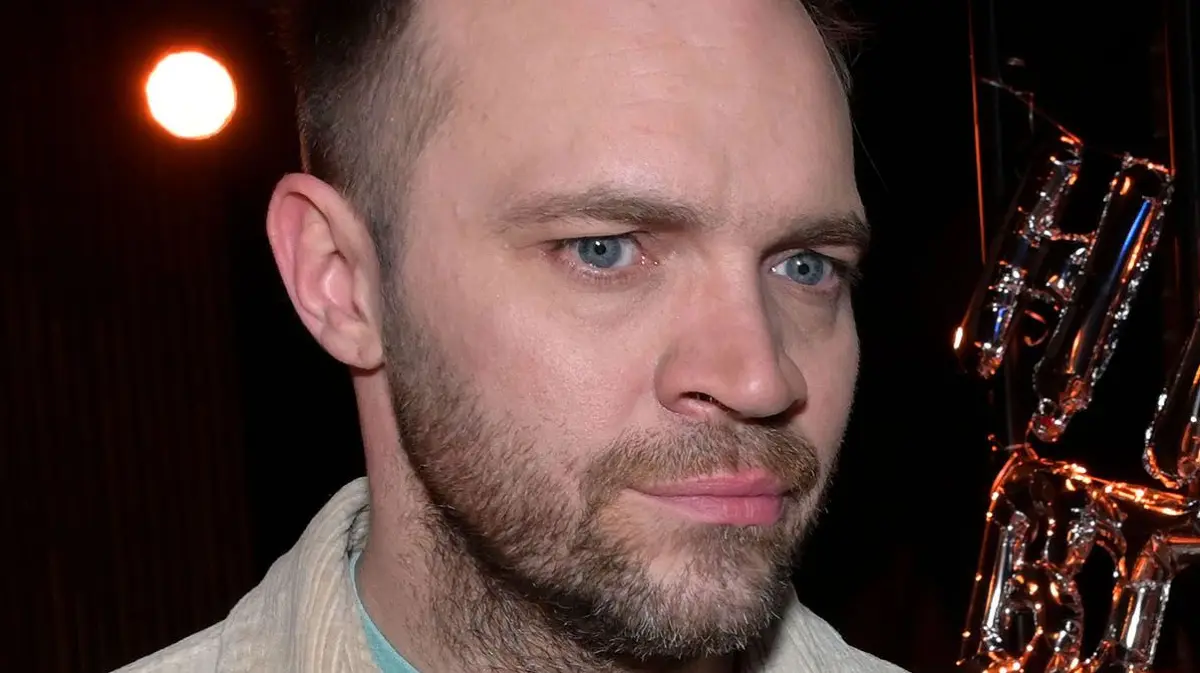 Erik (Patrick Heinrich) steht vor den Trümmern seiner Ehe.