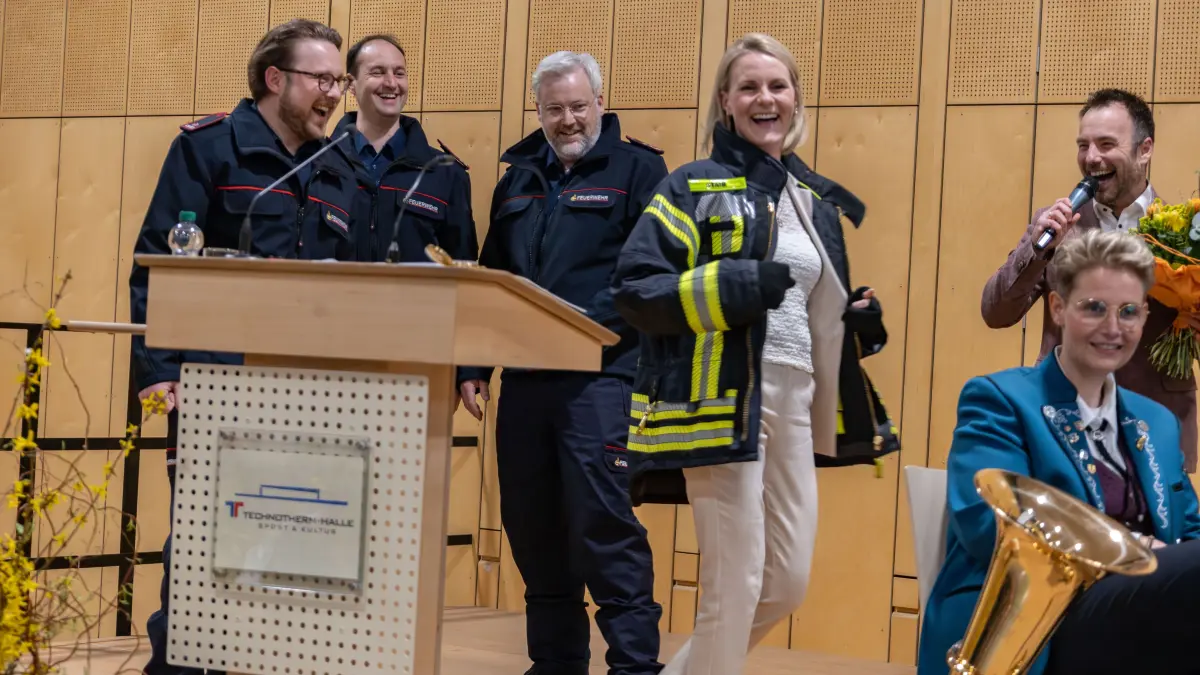 Amtseinsetzung Bürgermeisterin Staib in Eschenbach, Technotherm-Halle 19h