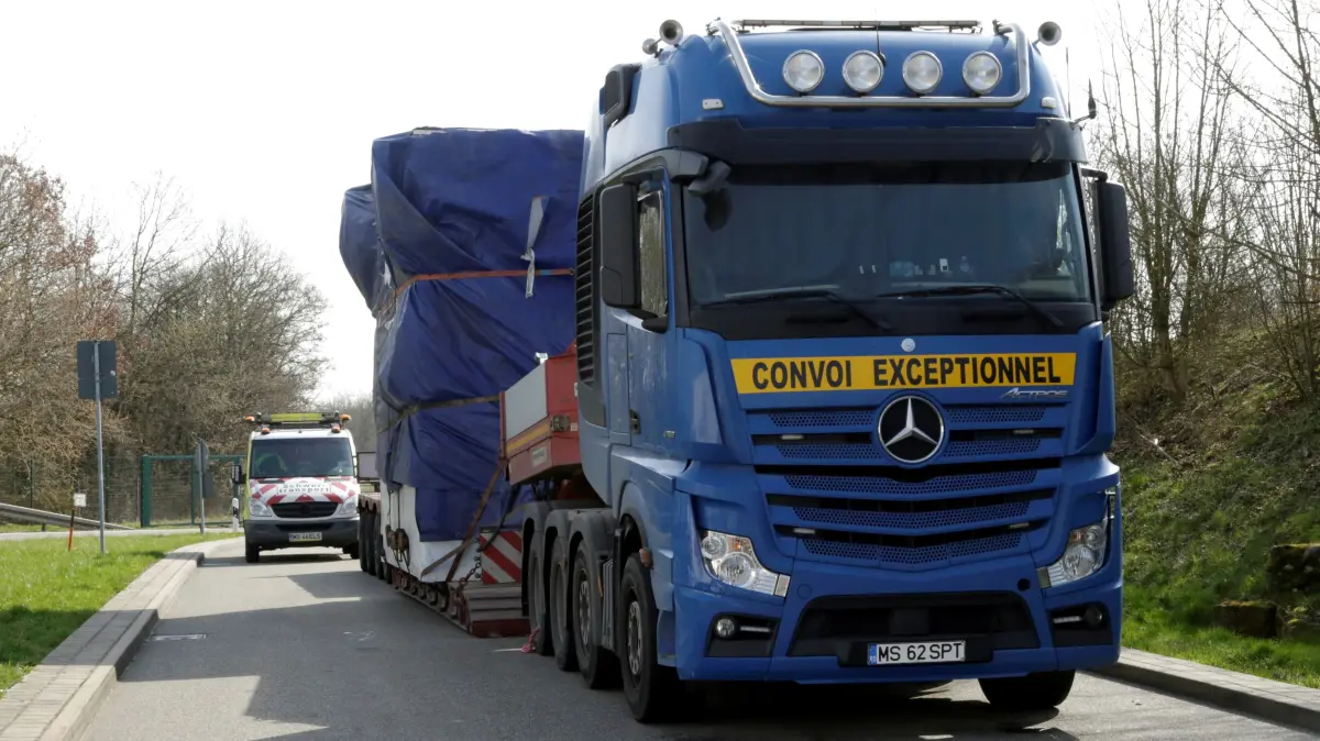 Schwertransport aus Rumänien steckt auf A6 fest Ilshofen/Wolpertshausen Crailsheim