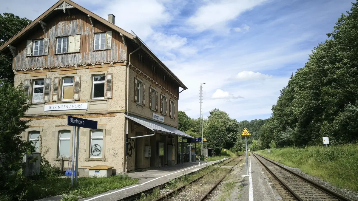 (ohne Überschrift): Vorsicht: Dieses Foto ist möglicherweise nur für den einstigen Verlag Schwäbisches Tagblatt verwendbar. Bahnhof Bieringen, 6/2020, Bild: Angelika Bachmann