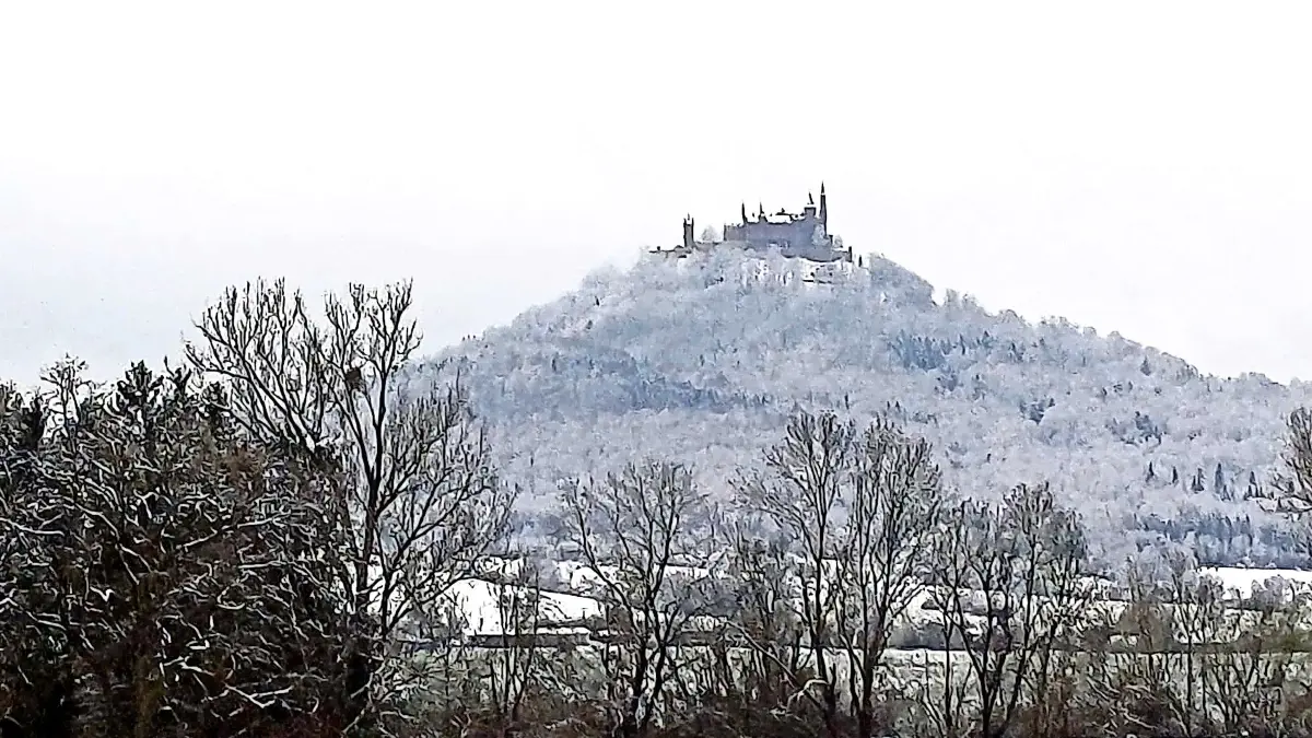 Die Burg Hohenzollern im Schnee