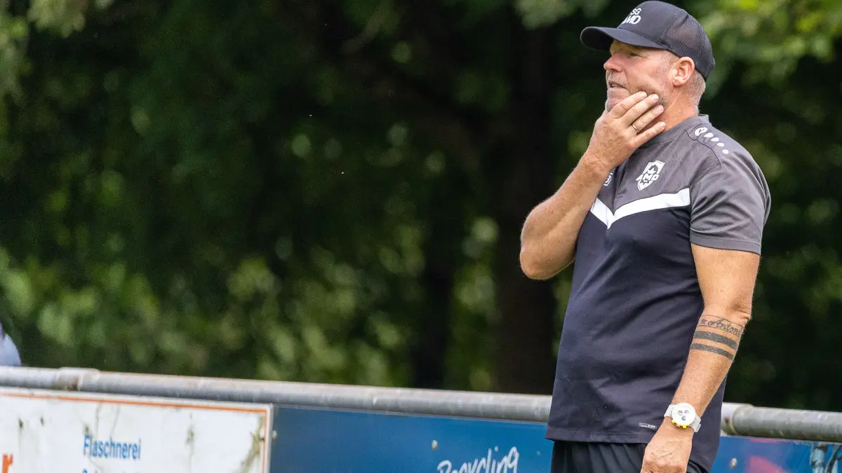Trainer Sven Hayer (SG Ahldorf-Mühlen-Dettensee) hat seinen Vertrag verlängert und will die Mannschaft nun verjüngen.
