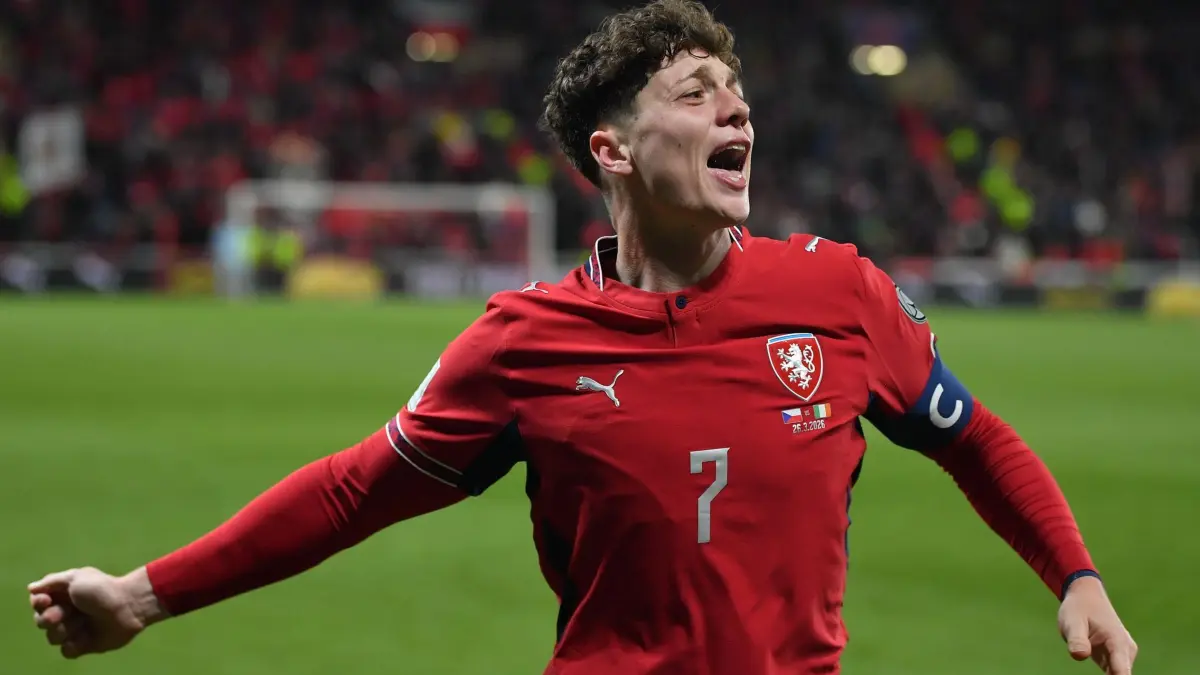 Tschechien - Irland: 26.03.2026, Tschechien, Prag: Fußball: WM-Qualifikation Europa, Tschechien - Irland, Play-off-Runde, Halbfinale, Fortuna Arena. Der tschechische Nationalspieler Ladislav Krejcí jubelt nach seinem Treffer. Foto: Vit Tcherny/AP/dpa +++ dpa-Bildfunk +++