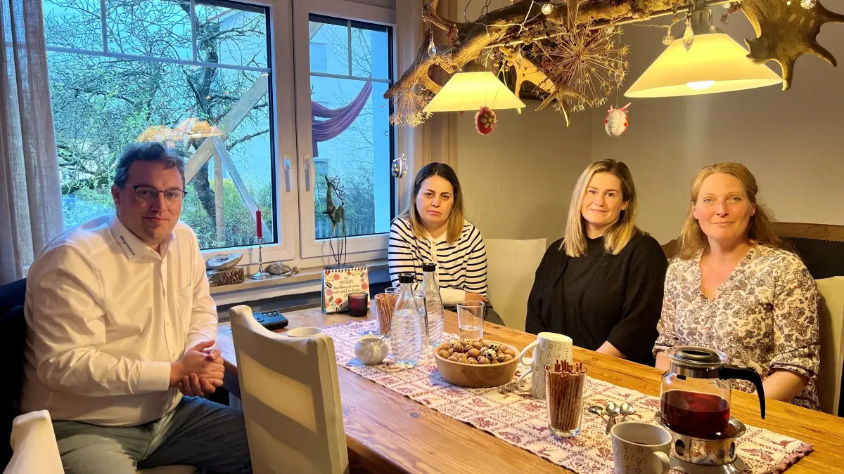 Hilfe für Daniela Pascu. Bürgermeister Michael Dieterich, Irina Vizitiu, Zoi Kicirti und Agnes Adelmann (von links).