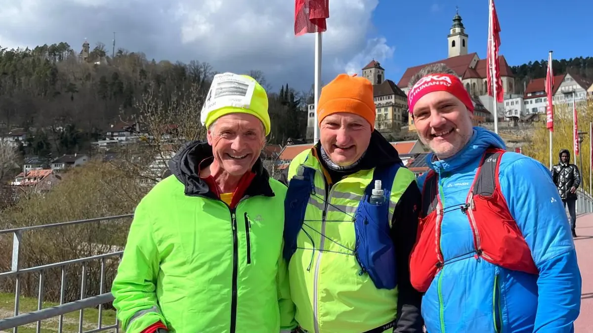 Beat Knechtle, Uwe Zehring und David Kollwitz laufen über Horb nach Freilassing.