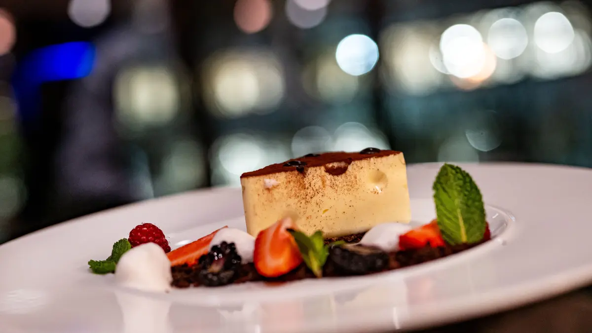 Als Dessert Formaggiamisù, ein modernes Tiramisu in Käseform.