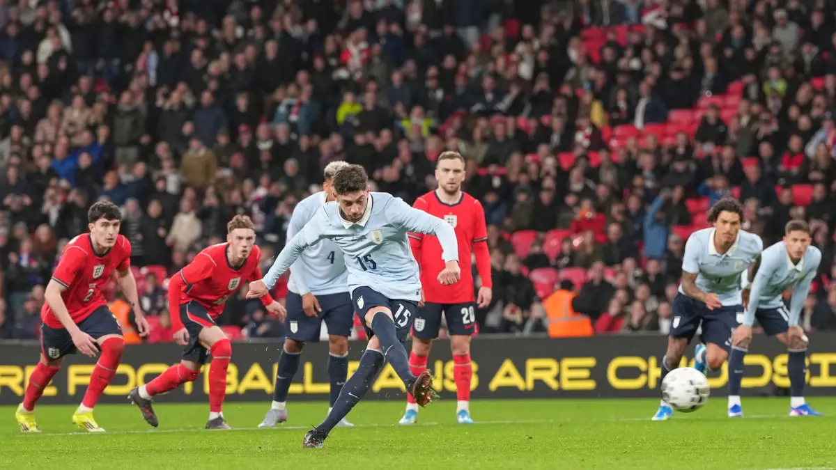 England - Uruguay: 27.03.2026, Großbritannien, London: Fußball, Länderspiele, Wembley-Stadion England - Uruguay: Uruguays Federico Valverde erzielt das erste Tor seiner Mannschaft. Foto: Alastair Grant/AP/dpa +++ dpa-Bildfunk +++
