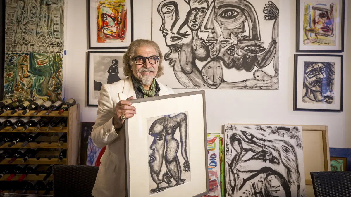 Mario Rizzo, Maler und Wirt des Amunninni, treibt seit 40 Jahren Kultur-Lokale in Ulm voran, die er auch als Galerie nutzt.
