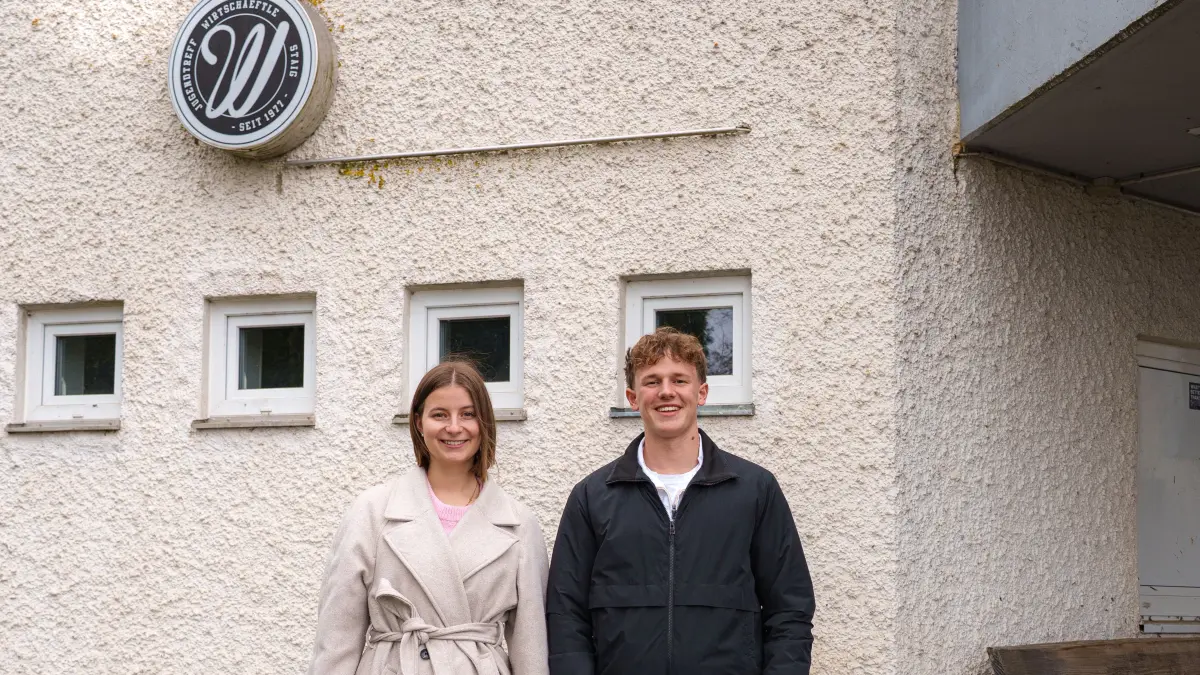 Leonie Hardegger und Tom Rossmanith sind beide ehrenamtlich im Team des "Wirtschäftle" aktiv.