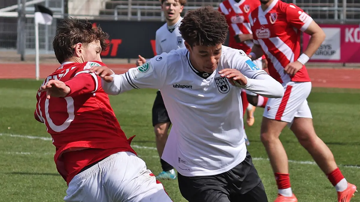 Die U19 des SSV Ulm 1846 Fußball verliert mit 2:3 im Donaustadion gegen den FC Energie Cottbus. Evan Brown