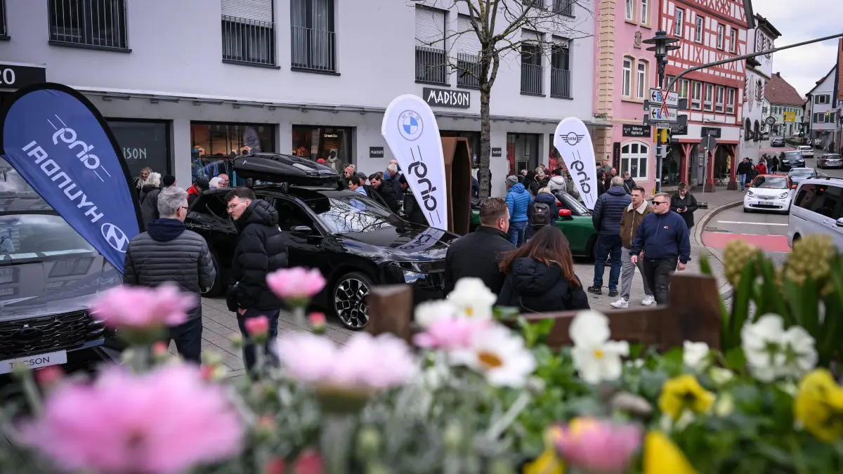 Horber Fruehling / Verkaufsoffener Sonntag 29.03.2026 : Horb (Kreis Freudenstadt) 29.03.2026
Horber Fruehling / Verkaufsoffener Sonntag
Fruehlingsblumen und Autoausstellung in der Neckarstrasse
FOTO: Pressefoto ULMER / Markus Ulmer xxNOxMODELxRELEASExx