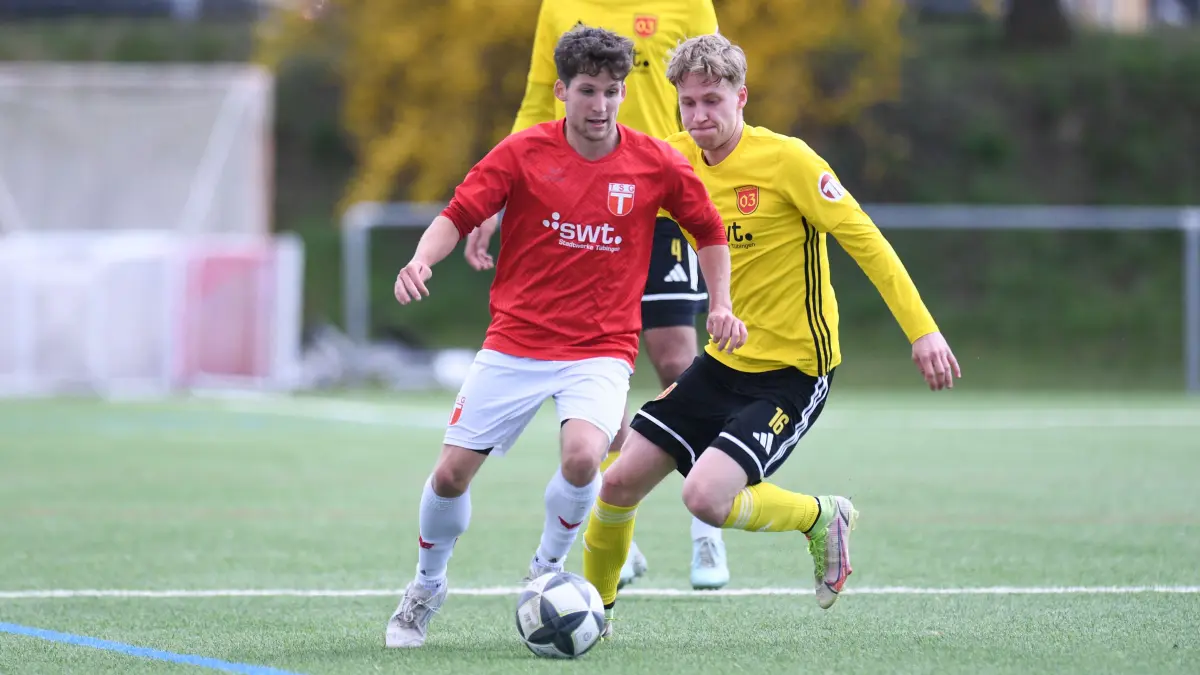 GER, TSG Tuebingen II - SV 03 Tuebingen, Fussball, Bezirksliga Alb, Spielzeit 2025/2026, 29.03.2026: Timo Derst (li, TSG TŸbingen II) im Zweikampf mit Mika Jungmann (re, SV 03 TŸbingen)
GER, TSG Tuebingen II - SV 03 Tuebingen, Fussball, Bezirksliga Alb, Spielzeit 2025/2026, 29.03.2026
Foto: Eibner-Pressefoto/Moritz Liss
