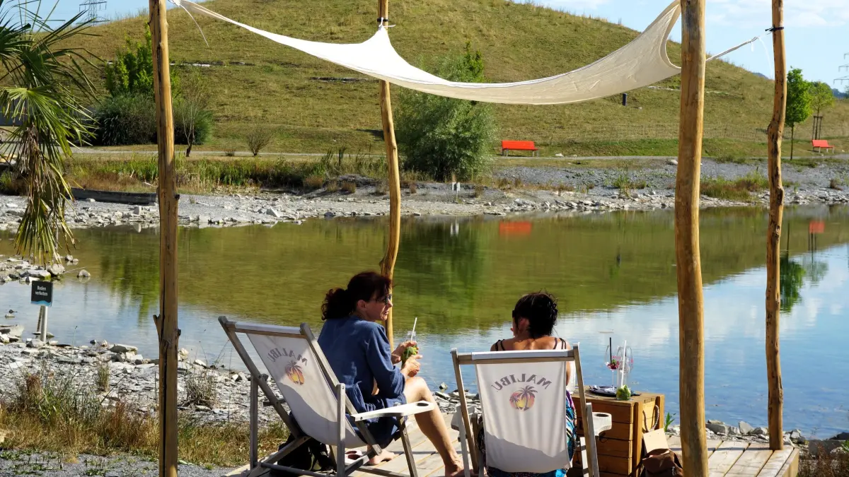 Bei bald hoffentlich wieder schönerem Wetter lädt der See zum Chillen und Entspannen ein.