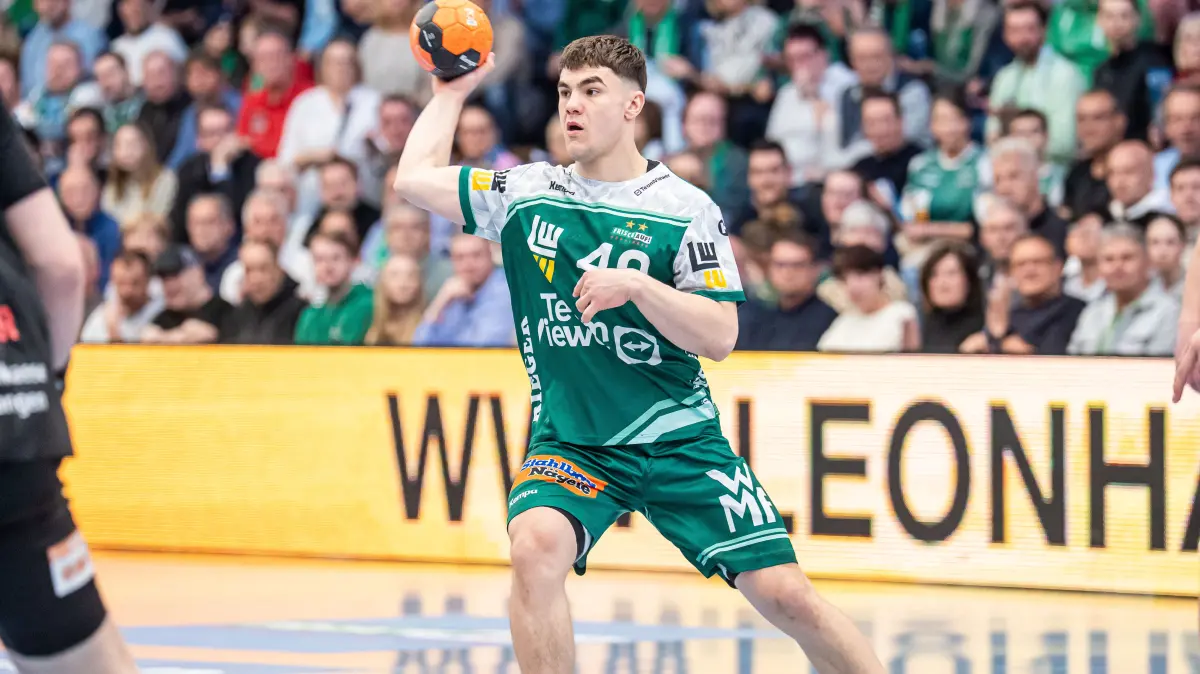 Frisch Auf Goeppingen vs. HC Erlangen, Handball, 1. Bundesliga, Herren, Spielzeit 2025/2026, 29.03.2026: Elias Newel (Frisch Auf Goeppingen, #40) am Ball, Frisch Auf Goeppingen vs. HC Erlangen, Handball, 1. Bundesliga, Herren, Spielzeit 2025/2026, 29.03.2026,
Foto: Eibner-Pressefoto/Michael Schmidt