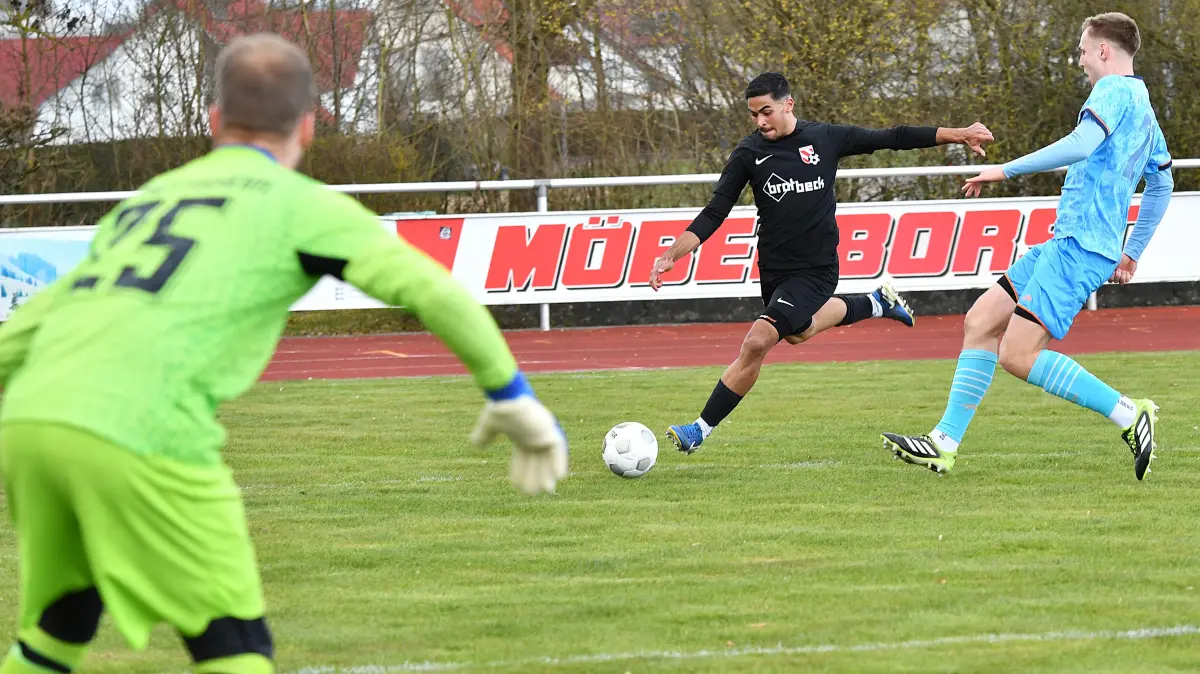 TSG Ehingen - FC Hüttisheim 3:3 Bezirksliga Fußball Luca Franzoni