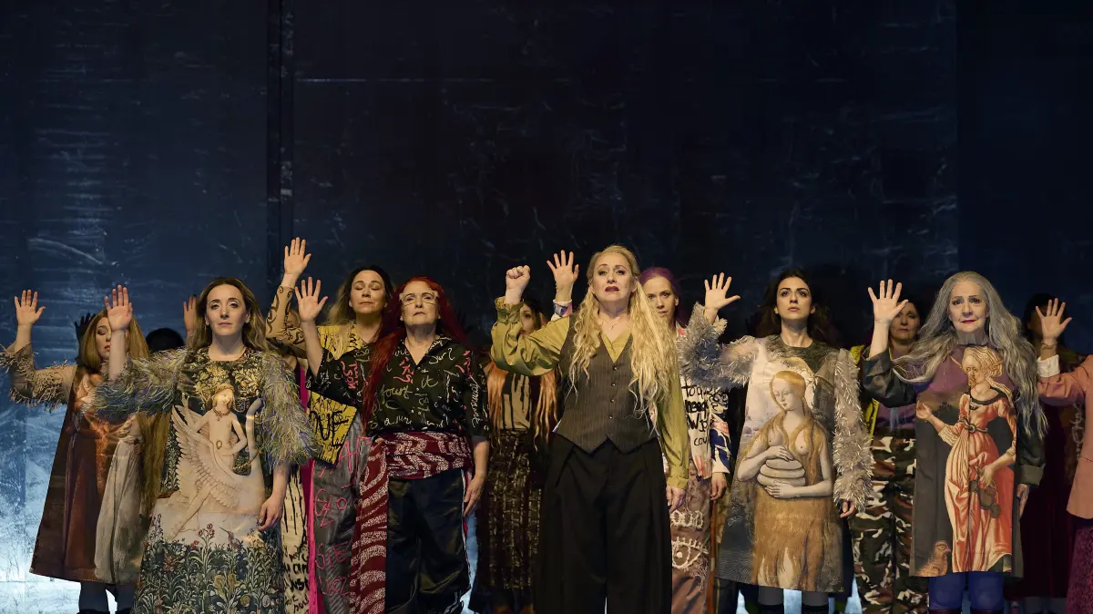 Die Gemeinschaft der starken Frauen: "Dialogues des Carmélites" an der Staatsoper Stuttgart, inszeniert von Ewelina Marciniak.