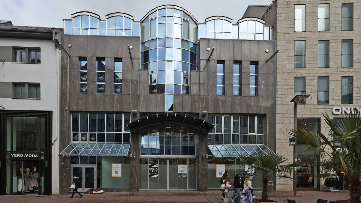 In den ehemaligen Abt in der Ulmer Hirschstraße wird Peek & Cloppenburg einziehen und temporär ein Outlet eröffnen.