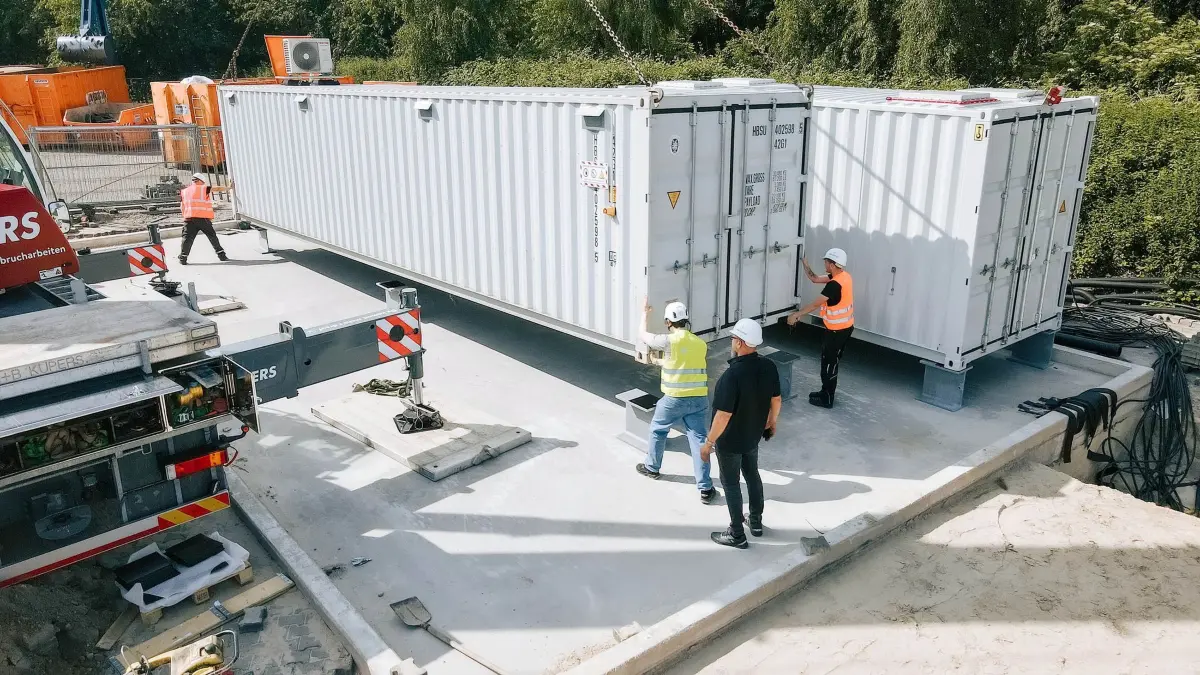 Intelligente Energiekonzepte für die Industrie: Wie Batteriespeicher optimal performen