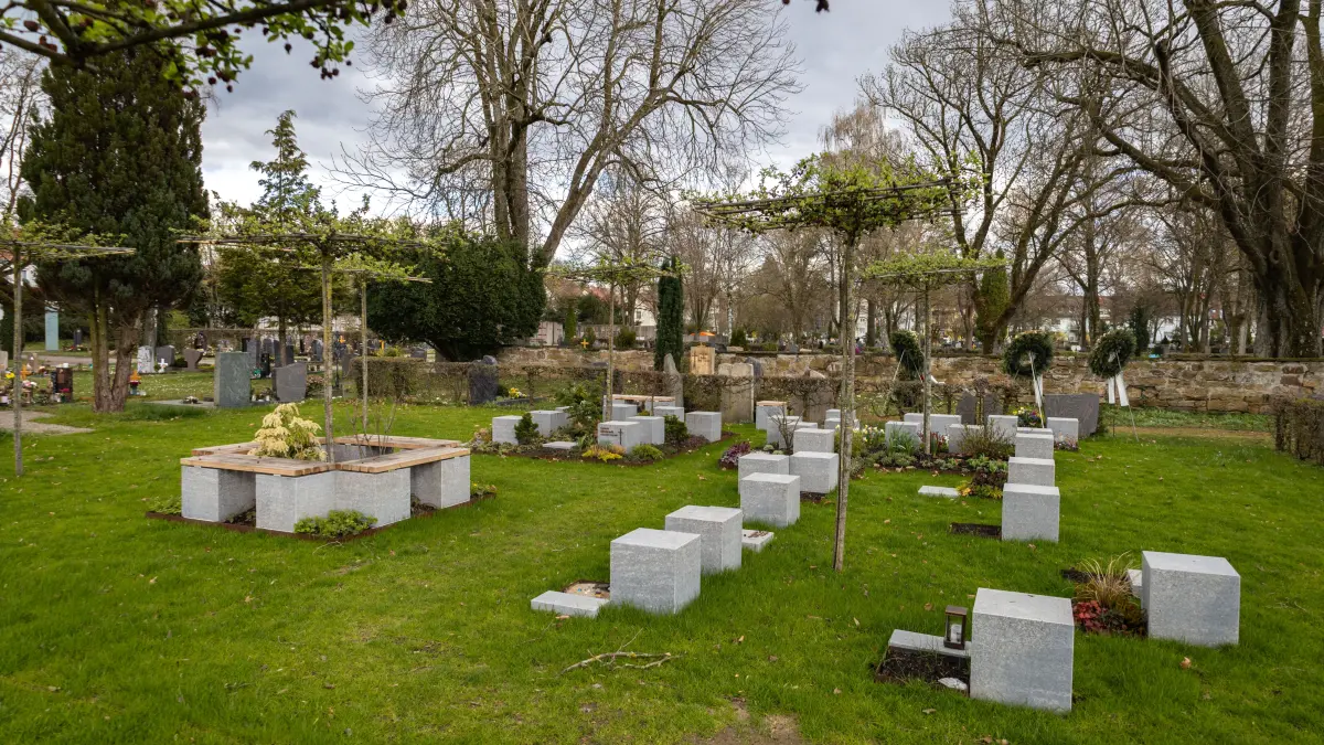 Eislingen Friedhofsgebühren Friedhof Nord neue Bestattungsform unter Baumdach