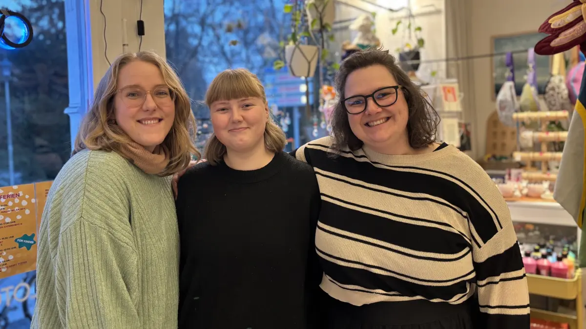 Jessica Plautz, Praktikantin Vivien Solbrig und Lisa Weiß (von links) vom "Hello Togheter"