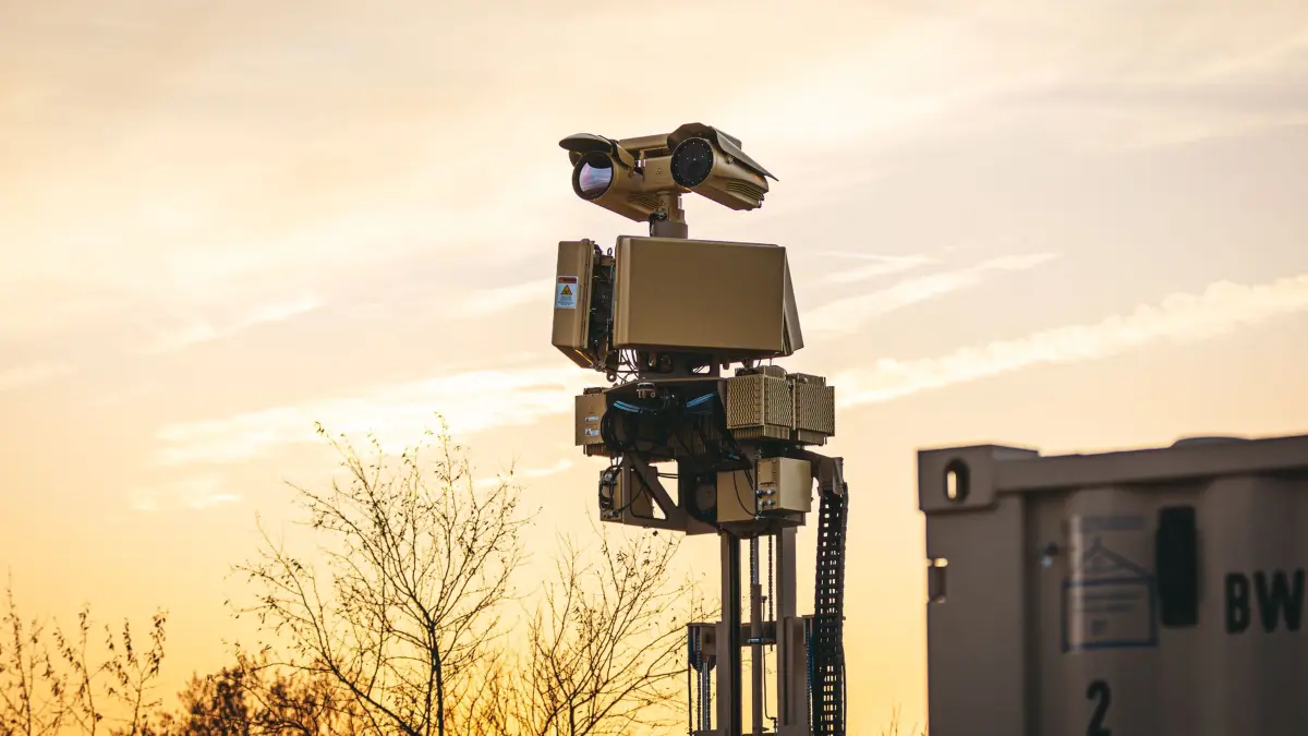 Foto des Drohnenabwehrsystems der Bundeswehr ASUL mit der Kombination von Radar und Optik