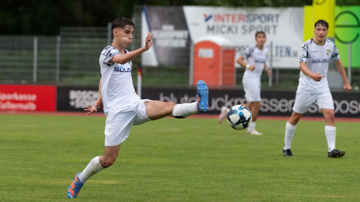 Paul Gaiser (TSG Balingen II, #20)
TSG Balingen II vs. FC Holzhausen, Fussball, DB Regio-wfv-Pokal, 1. Runde, Saison 24/25, GER, 19.07.24,
Foto: Eibner-Pressefoto/Wolfgang Frank