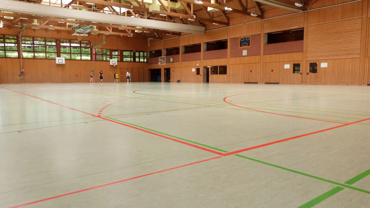 Böden in den städtischen Turnhallen sanierungsbedürftig