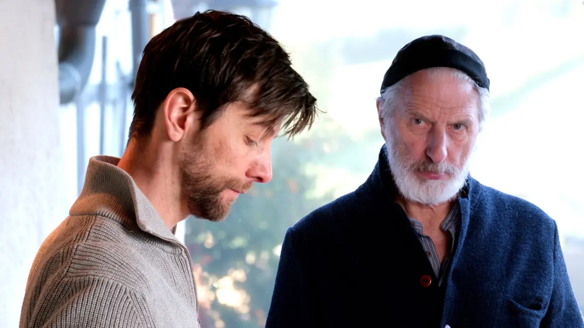 Das Verhältnis zwischen Tom (Jonathan Beck, l.) und Ansgar (Rufus Beck) ist angespannt.
