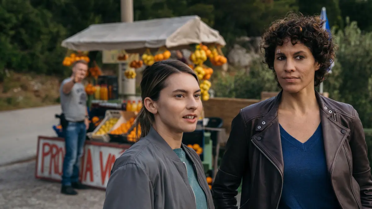 Chefermittlerin Stascha Novak (Jasmin Gerat, r.) bekommt eine neue Kollegin: Valessa Matkovic (Romina Küper).