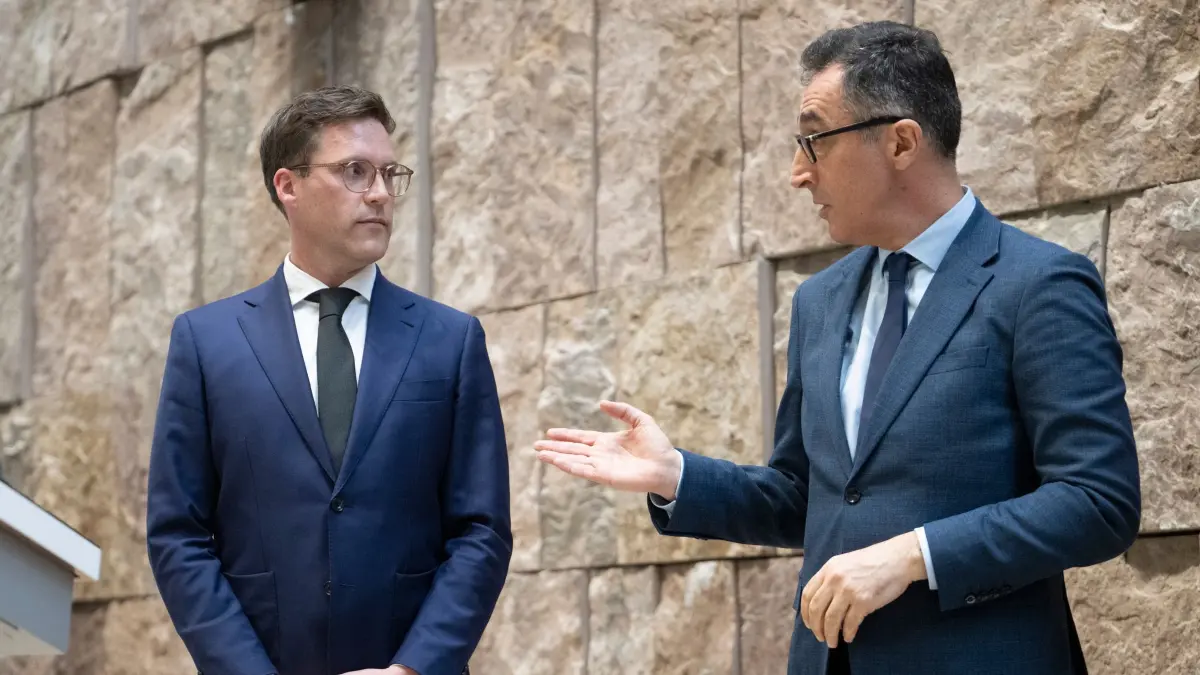 Sondierungsgespräche Baden-Württemberg: 31.03.2026, Baden-Württemberg, Stuttgart: Cem Özdemir (Bündnis 90/Die Grünen, r), Spitzenkandidat der Grünen in Baden-Württemberg, und Manuel Hagel (CDU), Vorsitzender der CDU Baden-Württemberg, geben im Haus der Katholischen Kirche ein Statement. Grüne und CDU haben sich nach der Landtagswahl in Baden-Württemberg erneut getroffen, um über die mögliche Bildung einer gemeinsamen Landesregierung zu sprechen. Foto: Marijan Murat/dpa +++ dpa-Bildfunk +++