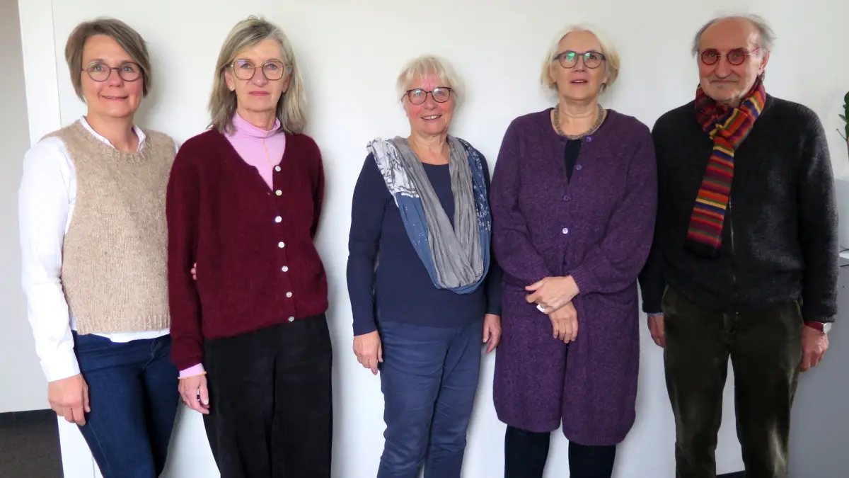 Gemeinsam für das Wohl von Kindern, Jugendlichen und Familien: Silvia Gmelin (Bereich Geschäftsführung), Margit Mauser, Magdalena Dieringer (Vorstand), Geschäftsführerin Ingrid Musen und Josef Huber (Beirat). Es fehlt Vorstandsmitglied Robert Keller.