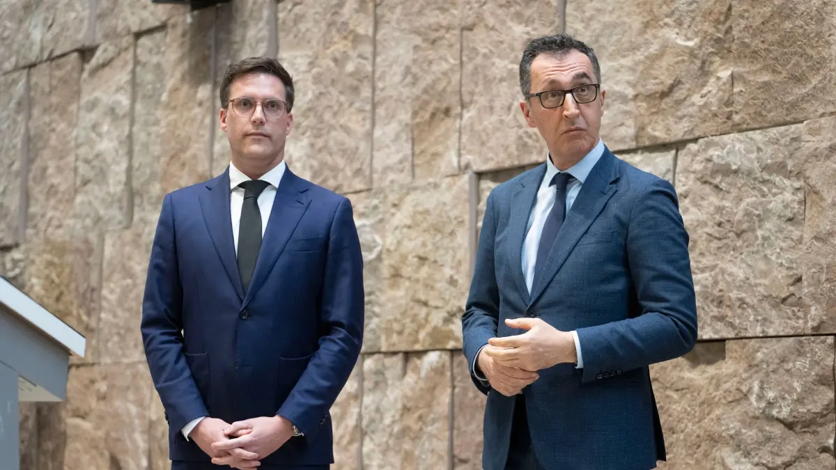Sondierungsgespräche Baden-Württemberg: 31.03.2026, Baden-Württemberg, Stuttgart: Cem Özdemir (Bündnis 90/Die Grünen, r), Spitzenkandidat der Grünen in Baden-Württemberg, und Manuel Hagel (CDU), Vorsitzender der CDU Baden-Württemberg, geben im Haus der Katholischen Kirche ein Statement. Grüne und CDU haben sich nach der Landtagswahl in Baden-Württemberg erneut getroffen, um über die mögliche Bildung einer gemeinsamen Landesregierung zu sprechen. Foto: Marijan Murat/dpa +++ dpa-Bildfunk +++