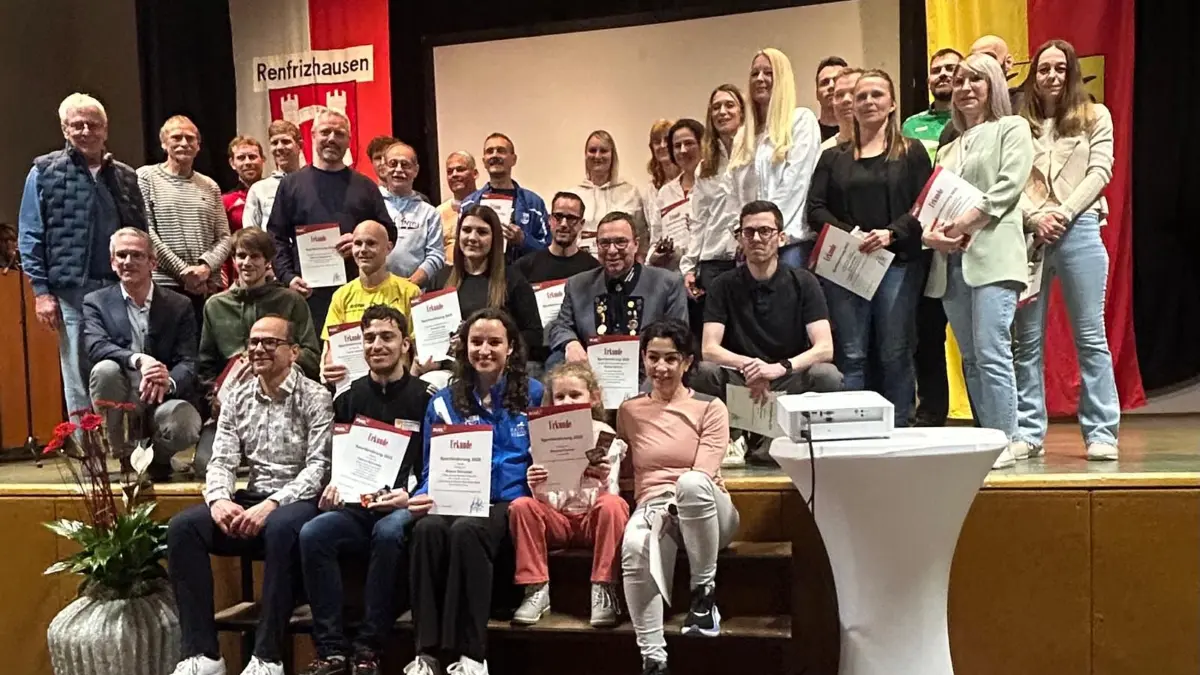 Ehrung der erwachsenen Sportlerinnen und Sportler mit Bürgermeister Jens Keucher, Jury-Mitglied Theo Dittmann und dem Renfrizhauser Ortsvorsteher Volker Tietze.