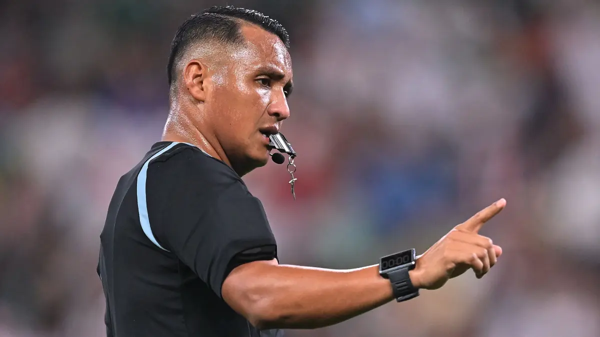 Irak v Bolivia - FIFA World Cup 2026 Play-Off Tournament Final: GUADALUPE, MEXICO - MARCH 31: Referee Iván Barton reacts during the FIFA World Cup 2026 Play-Off tournament final match between Irak and Bolivia at Estadio Monterrey on March 31, 2026 in Guadalupe, Mexico. Azael Rodriguez/Getty Images/AFP (Photo by Azael Rodriguez / GETTY IMAGES NORTH AMERICA / Getty Images via AFP)