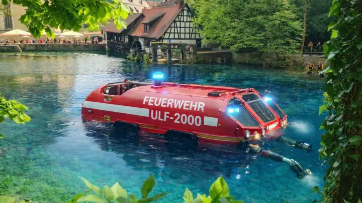 Feuerwehr-Tauchauto für den Blautopf und neues Wappentier für Nersingen