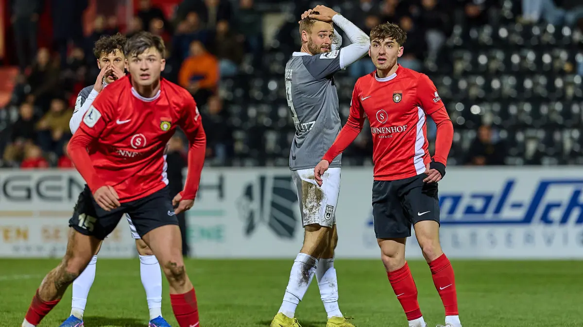 GER, SG Sonnenhof Grossaspach vs. SSV Ulm 1846, Fussball, DB Regio-wfv-Pokal, Viertelfinale, Herren, Spielzeit 2025/2026, 01.04.2026 : Lucas Roeser (SSV Ulm 1846, #09) trauert seiner vergebenen Torchance nach
GER, SG Sonnenhof Grossaspach vs. SSV Ulm 1846, Fussball, DB Regio-wfv-Pokal, Viertelfinale, Herren, Spielzeit 2025/2026, 01.04.2026
Foto: Eibner-Pressefoto/Gerald Oelze-de Stoppany