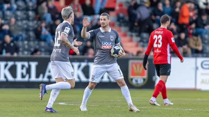 Wer ersetzt den gelb-gesperrten Dennis Chessa?