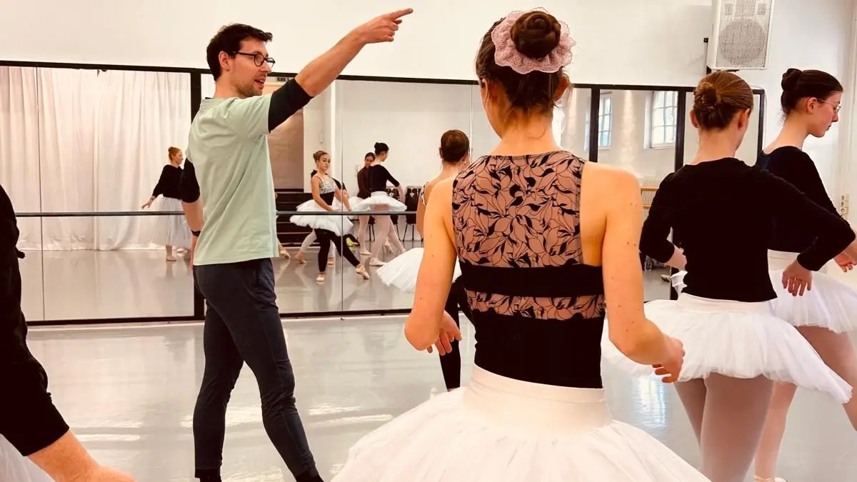 Anghus Hole bei der Arbeit in der Tanzschule Danzon