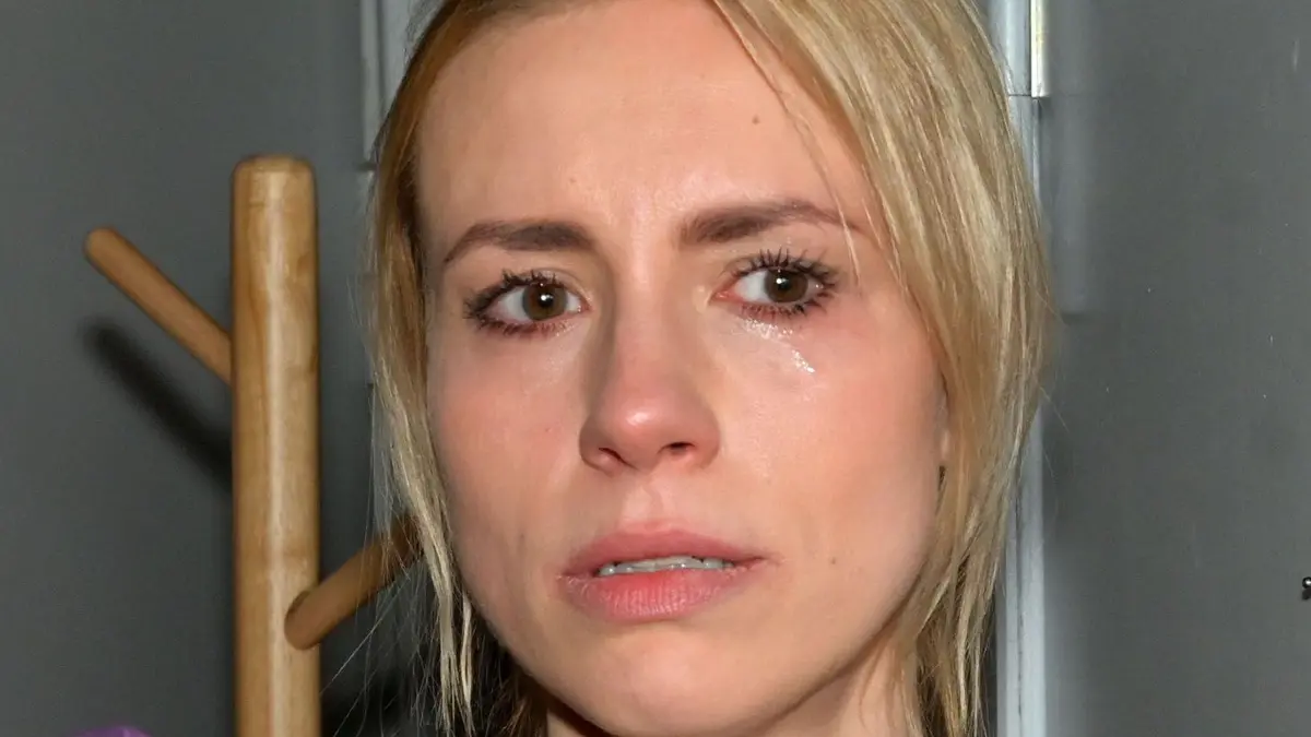 Überraschung bei GZSZ: Zoe (Lara Dandelion Seibert) verliert ihr Kind.