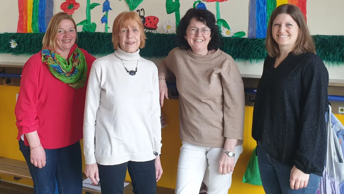 Sonja Kramer (2. v.l.) hat 36 Jahre lang den Bischof-Sprill-Kindergarten in Griesingen geleitet. Im Bild (von links): Sonja Braungardt, Sonja Kramer, Inge Kottmann und Tamara Schaude.