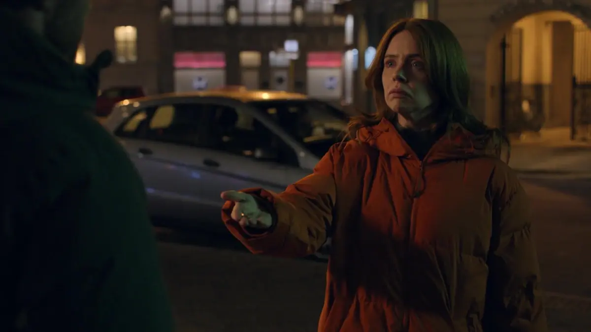 Toni (Olivia Marei) will sich von Erik scheiden lassen und wirft ihm ihren Ehering vor die Füße.