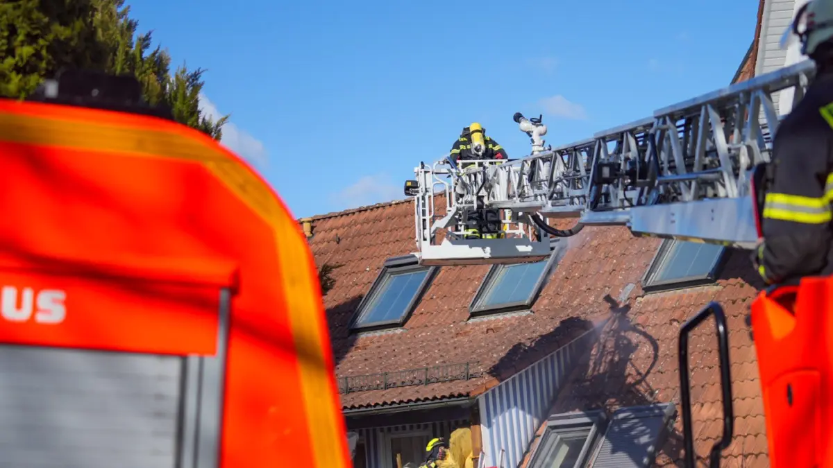 Am Mittwochnachmittag kam es in Albershausen zu einem Balkonbrand. Die Feuerwehr Albershausen sowie Uhingen waren vor Ort.