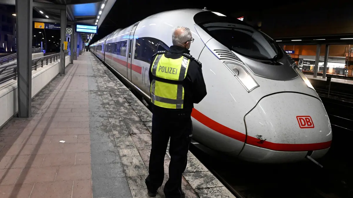 Mann droht mit Anschlag in ICE