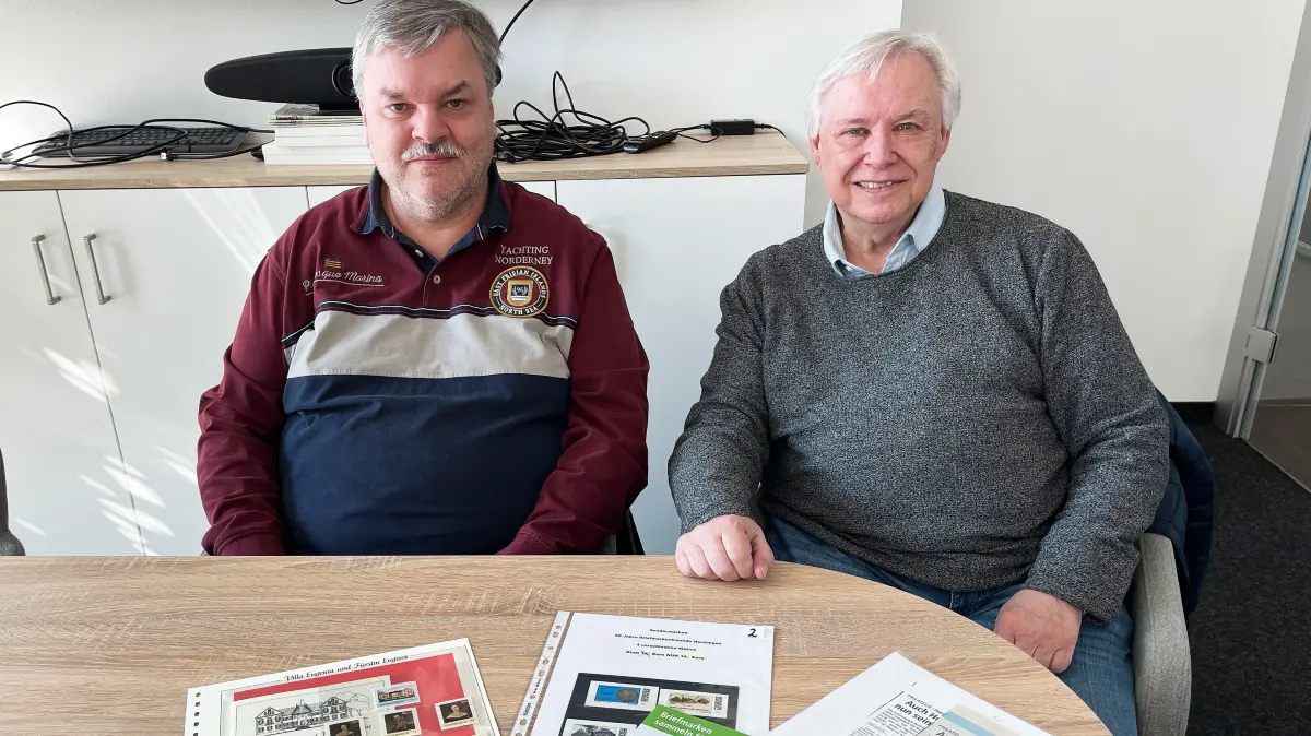 Werner Zink (rechts) und Thomas Mayer bilden die Spitze der Briefmarkenfreunde Hechingen. Aktuell bereiten sie mit Herzblut ihren traditionellen Großtauschtag am Sonntag, 12. April, vor.