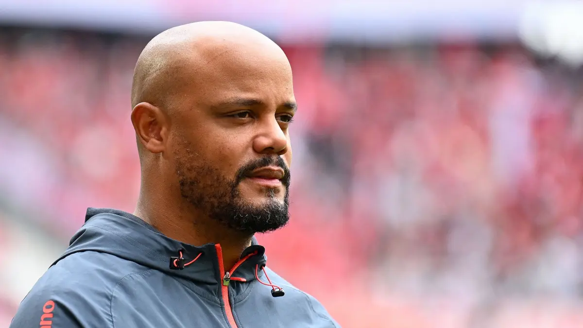 Bayern Munich's Belgian head coach Vincent Kompany arrives prior to the German first division Bundesliga football match between SC Freiburg and FC Bayern Munich in Freiburg, southern Germany on April 4, 2026. (Photo by Silas STEIN / AFP) / DFL REGULATIONS PROHIBIT ANY USE OF PHOTOGRAPHS AS IMAGE SEQUENCES AND/OR QUASI-VIDEO