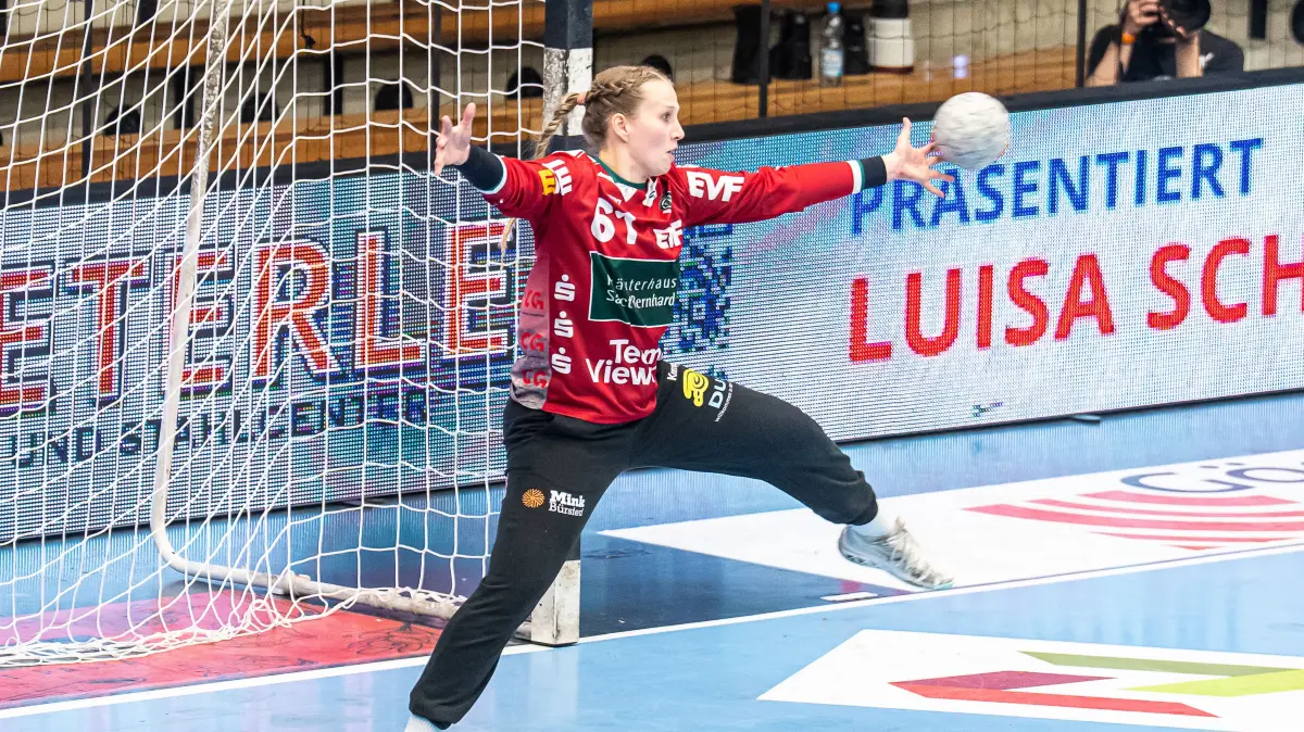 Frisch Auf Goeppingen vs. BSV Sachsen Zwickau, Handball, 1. Bundesliga, Spielzeit 2025/2026, 04.04.2026: Celina Meissner (Frisch Auf Frauen, #61) pariert einen Wurf, Frisch Auf Goeppingen vs. BSV Sachsen Zwickau, Handball, 1. Bundesliga, Spielzeit 2025/2026, 04.04.2026
Foto: Eibner-Pressefoto/Michael Schmidt