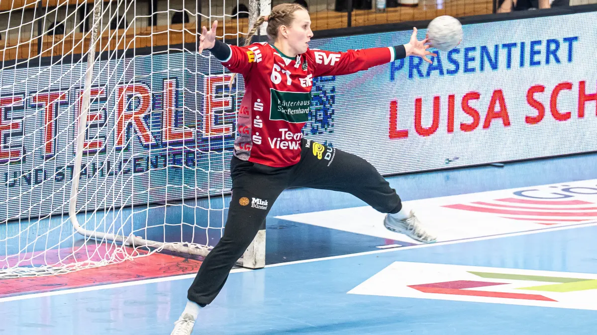 Frisch Auf Goeppingen vs. BSV Sachsen Zwickau, Handball, 1. Bundesliga, Spielzeit 2025/2026, 04.04.2026: Celina Meissner (Frisch Auf Frauen, #61) pariert einen Wurf, Frisch Auf Goeppingen vs. BSV Sachsen Zwickau, Handball, 1. Bundesliga, Spielzeit 2025/2026, 04.04.2026
Foto: Eibner-Pressefoto/Michael Schmidt